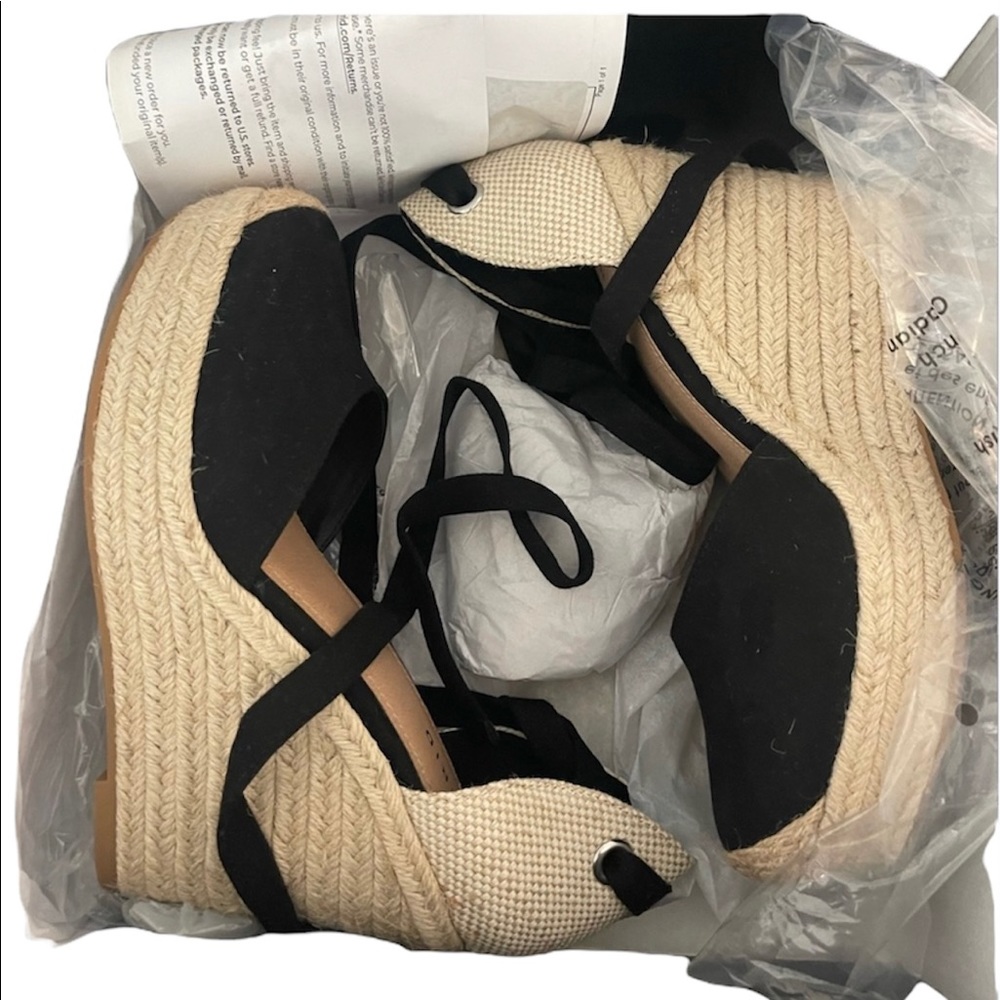 Torrid wedges size 9 new with box